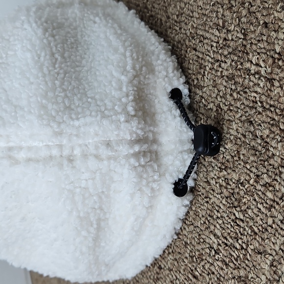 UGG White Sherpa Baseball Cap OS - Picture 6 of 7